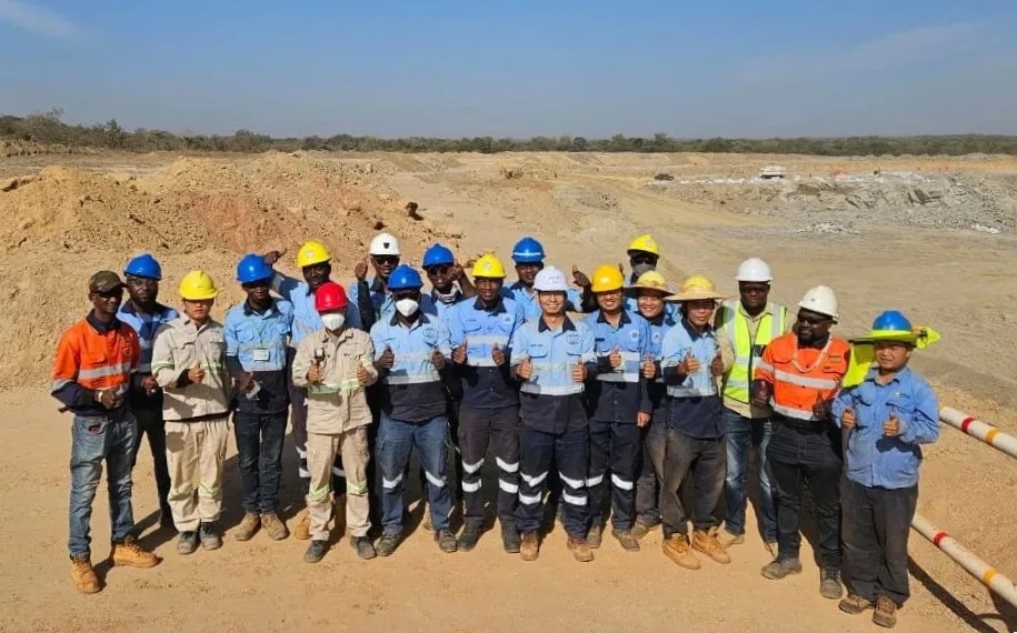 布谷尼锂矿提前完成年度采剥妄想 实现首年开门红.jpg