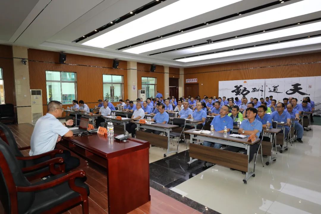 GA黄金甲党委书记刘明东教学主题教育专题党课