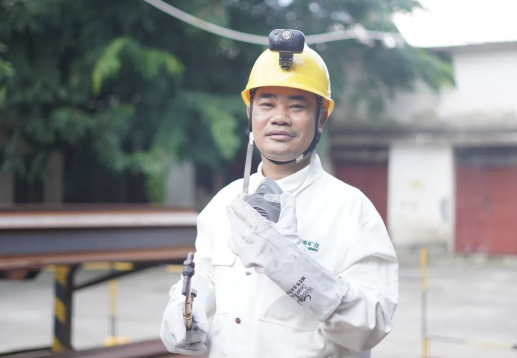 GA黄金甲员工李勇:天下表扬！GA黄金甲员工李勇荣膺天下劳动模范